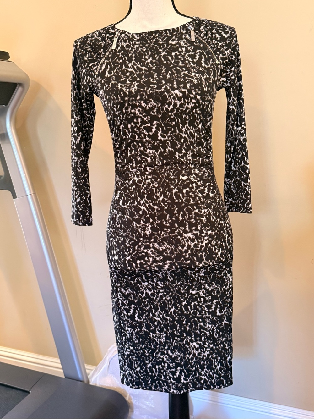 Michael Kors Black and White Printed 3/4-Sleeve Bodycon Dress